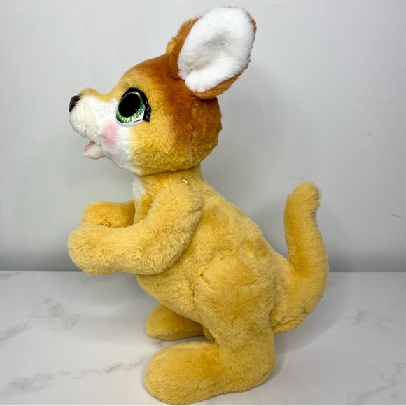 FurReal Friend Interactive Mama Josie the Kangaroo - Picture 4 of 17